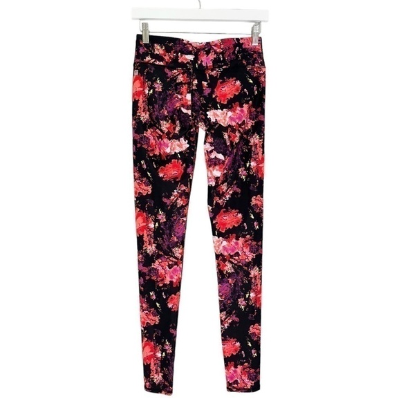 NWT Fabletics Salar Floral Printed Powerhold Leggings Pink Black‎ Size XS - Picture 4 of 10